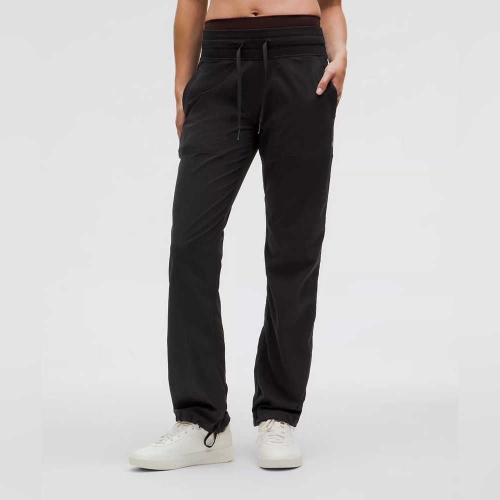 Lululemon - Dance Studio Mid-Rise Pant
Regular - BLACK